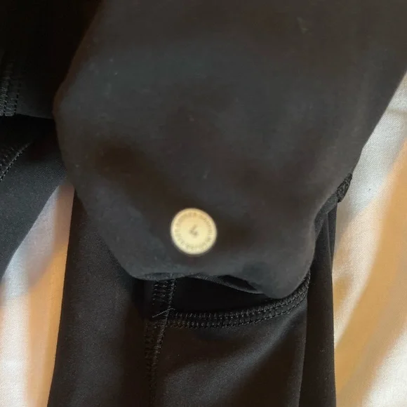 Lululemon black leggings with pockets - Picture 3 of 5